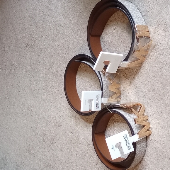 MICHAEL KORS BELT VANILLA PRINTED MK LOGO WITH GOLD MK LOGO BUCKLE - Picture 2 of 9